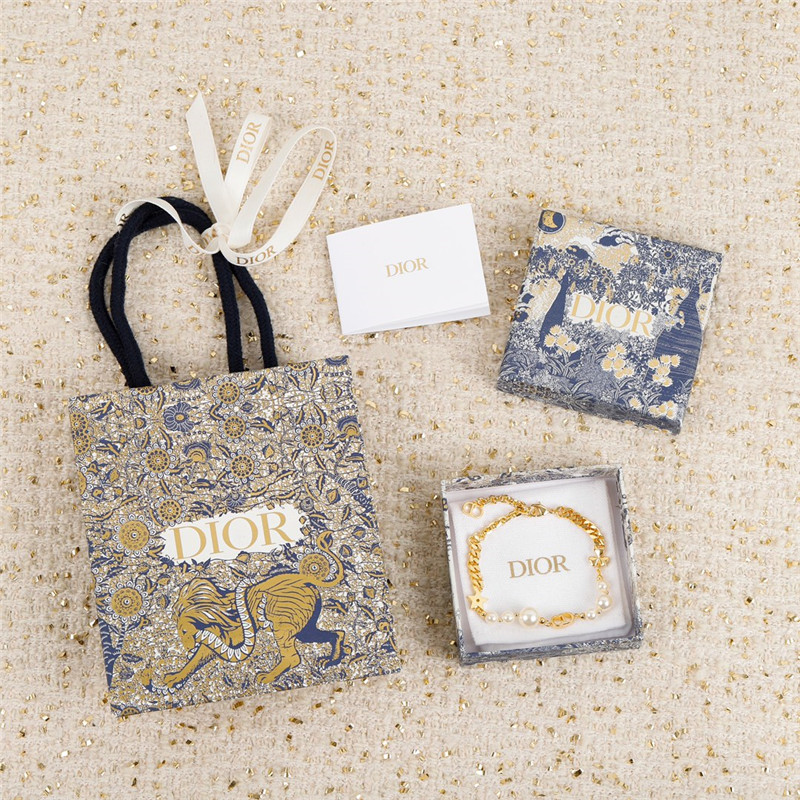 D10r pearl chain bracelet