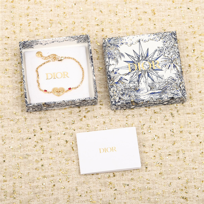 D10r embossed love bracelet