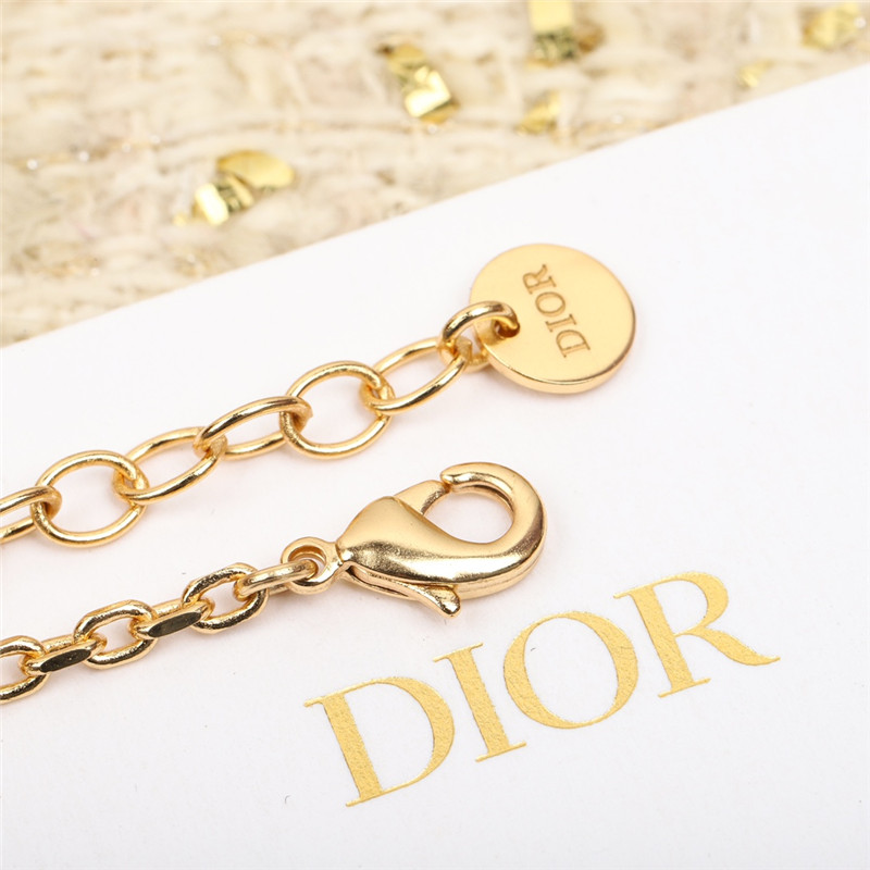 D10r embossed love bracelet
