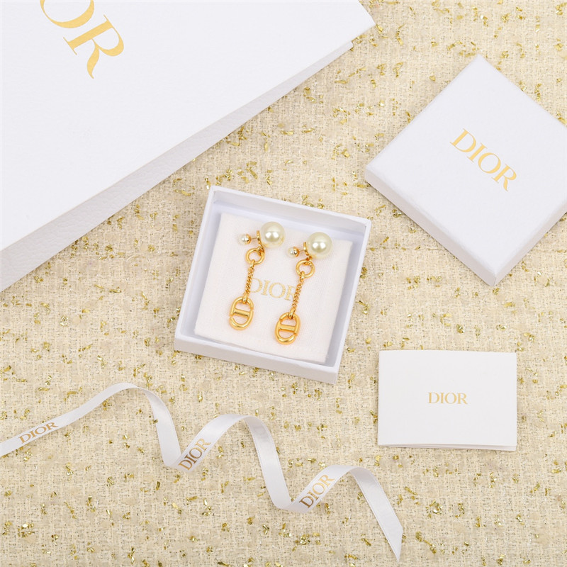 D10r pearl drop cd earrings