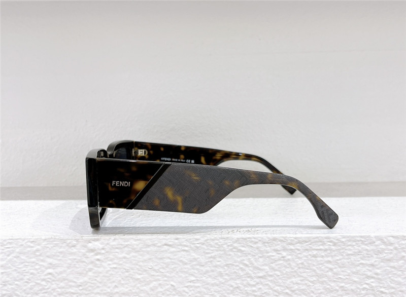 fendi Diagonal sunglasses