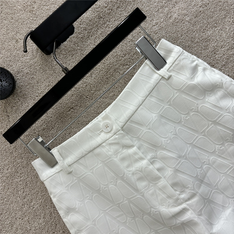 Va1e*ntin0 embroidered letter a line shorts replica clothing sites