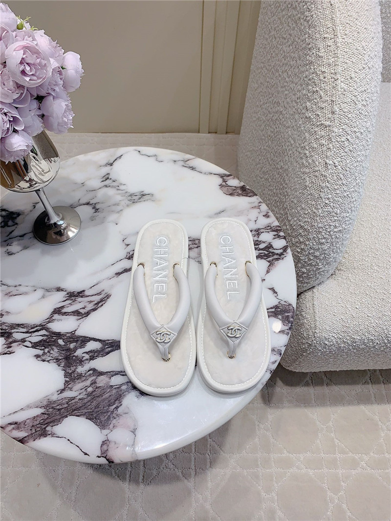 Ch**el logo white lambskin leather flip-flops