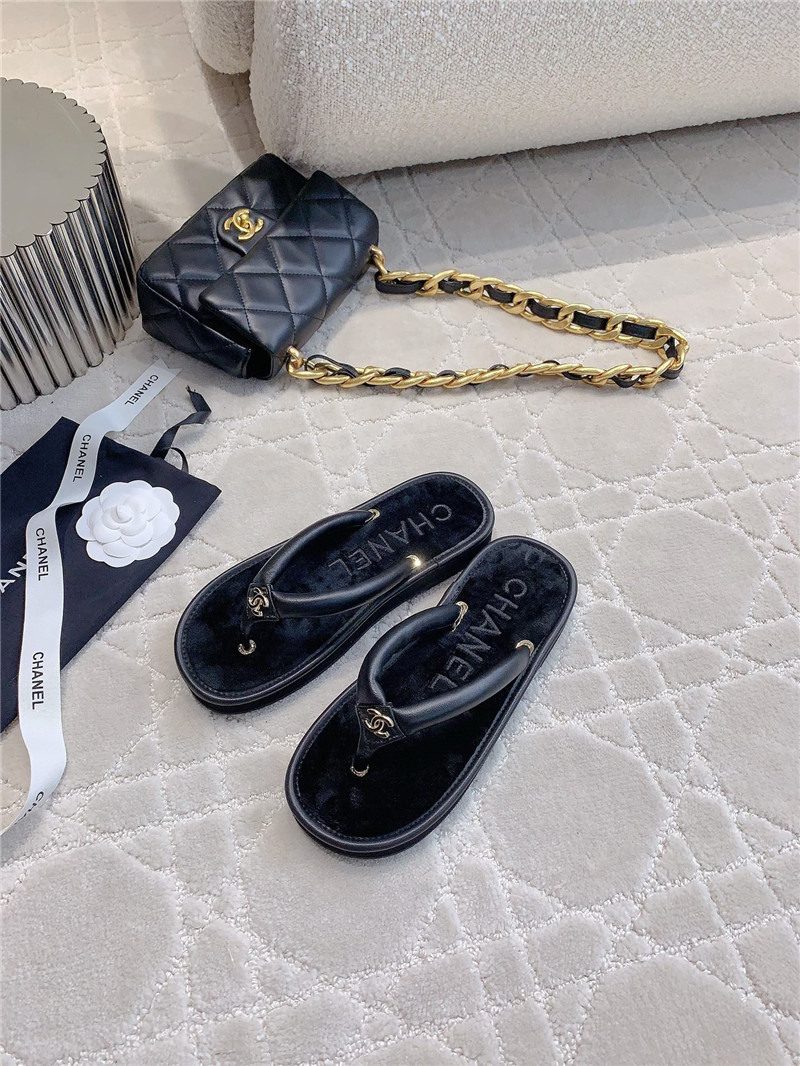 Ch**el logo lambskin leather flip-flops
