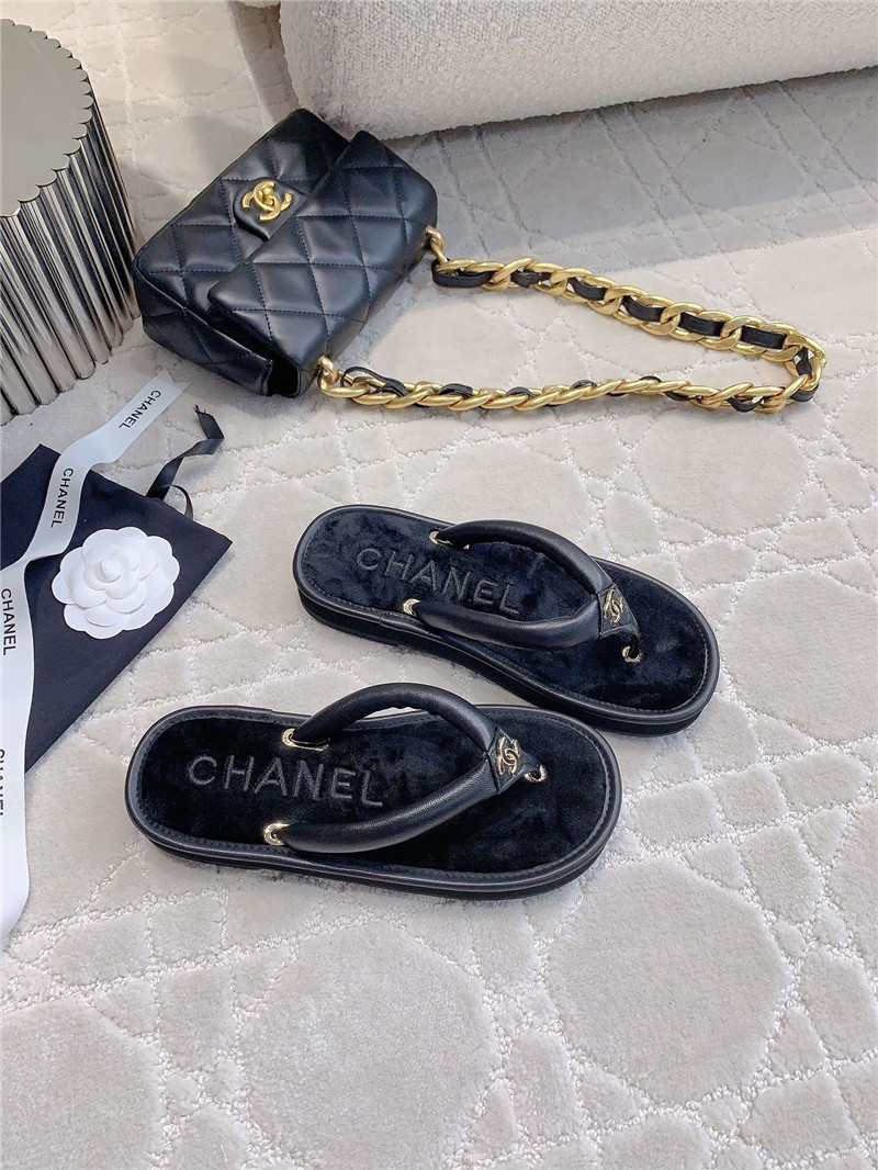 Ch**el logo lambskin leather flip-flops