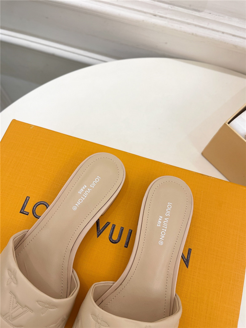 l0vis Vvtt0n revival flat mules beige