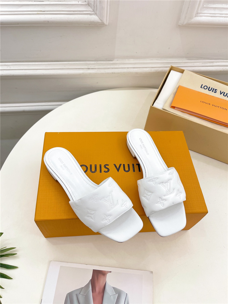 l0vis Vvtt0n revival flat mules white