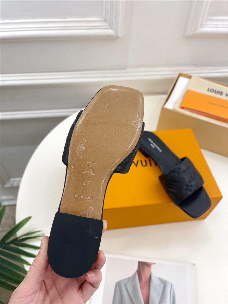 l0vis Vvtt0n revival flat mules black