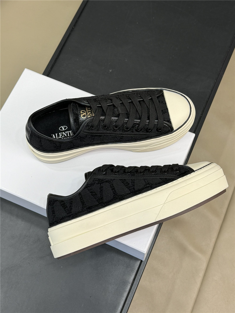 Va1e*ntin0 black canvas flat sneakers