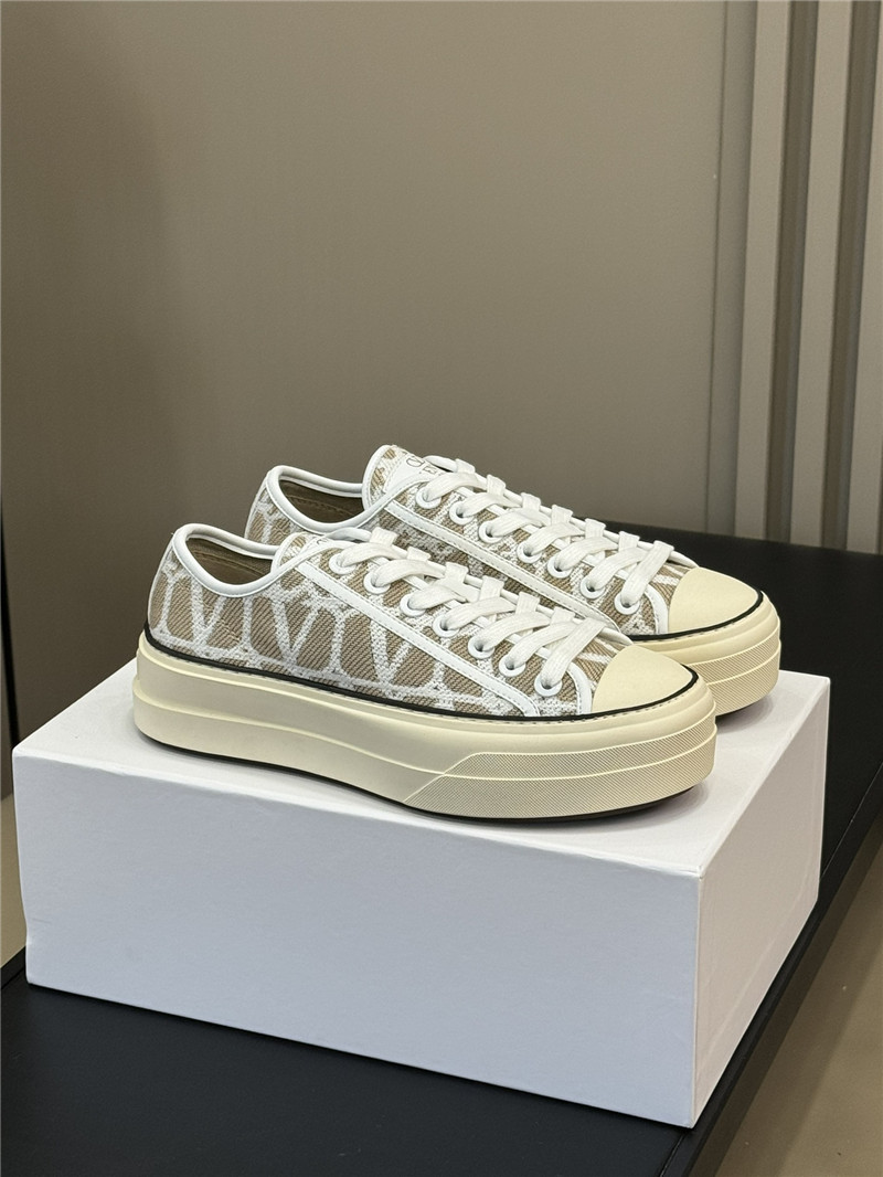 Va1e*ntin0 beige canvas flat sneakers