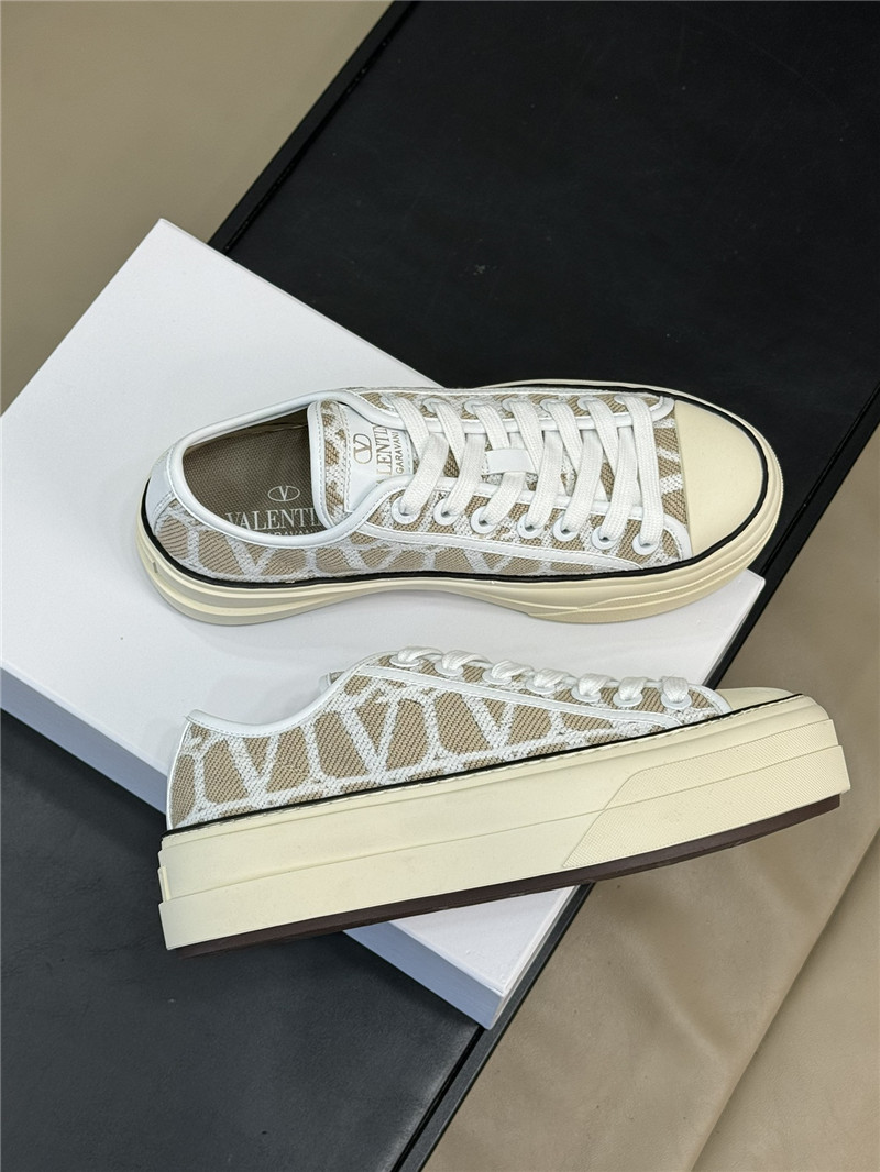 Va1e*ntin0 beige canvas flat sneakers