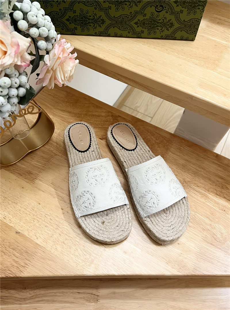 Gvc*1 interlocking g espadrille slides white