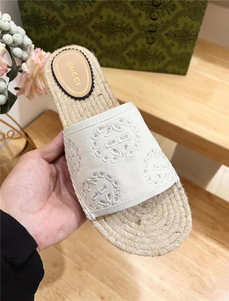 Gvc*1 interlocking g espadrille slides white