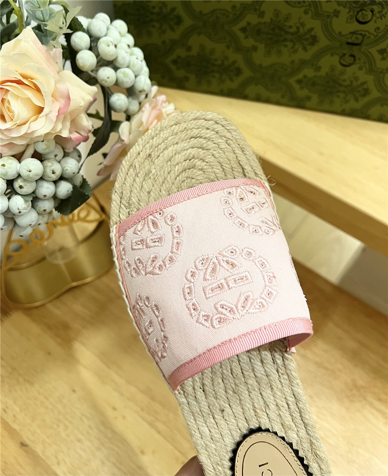 Gvc*1 interlocking g espadrille slides pink