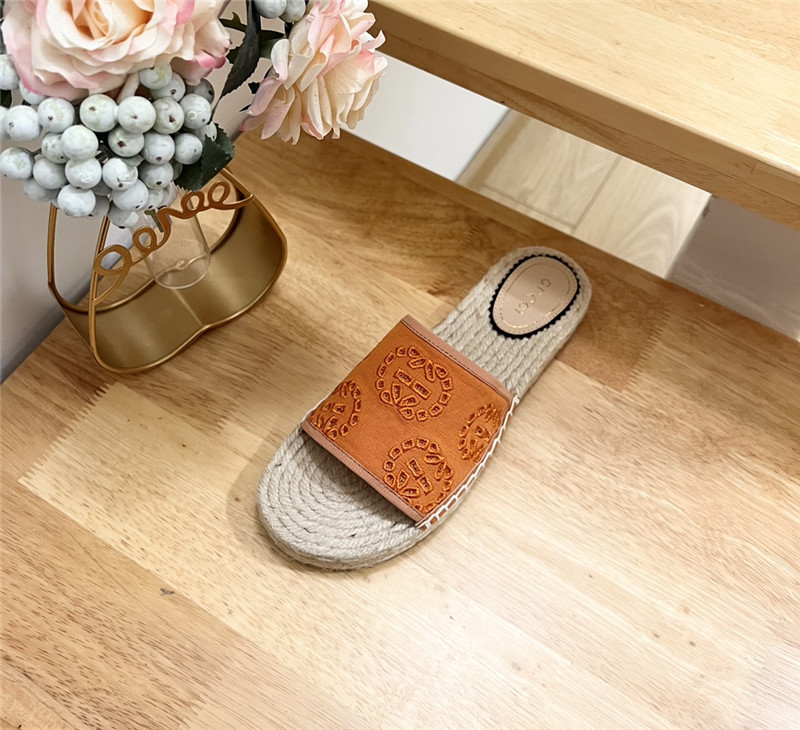 Gvc*1 interlocking g espadrille slides