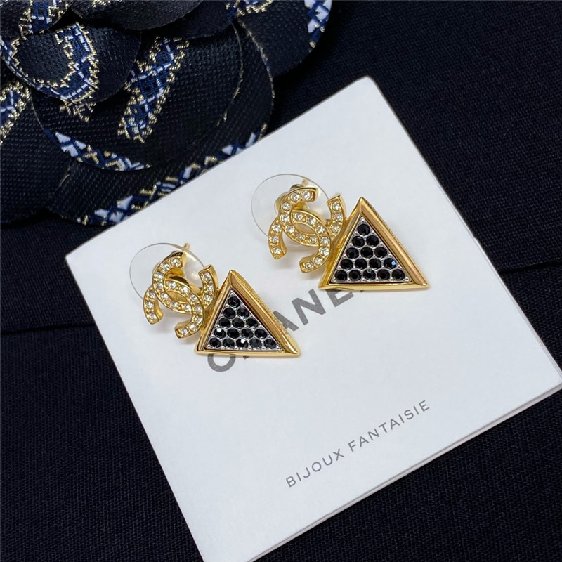 ch**el gold double c triangle black D1am0nd stud earrings
