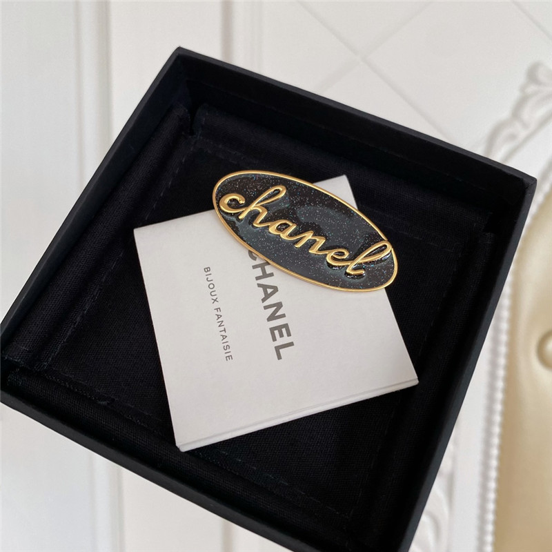 Ch**el english letter enamel brooch