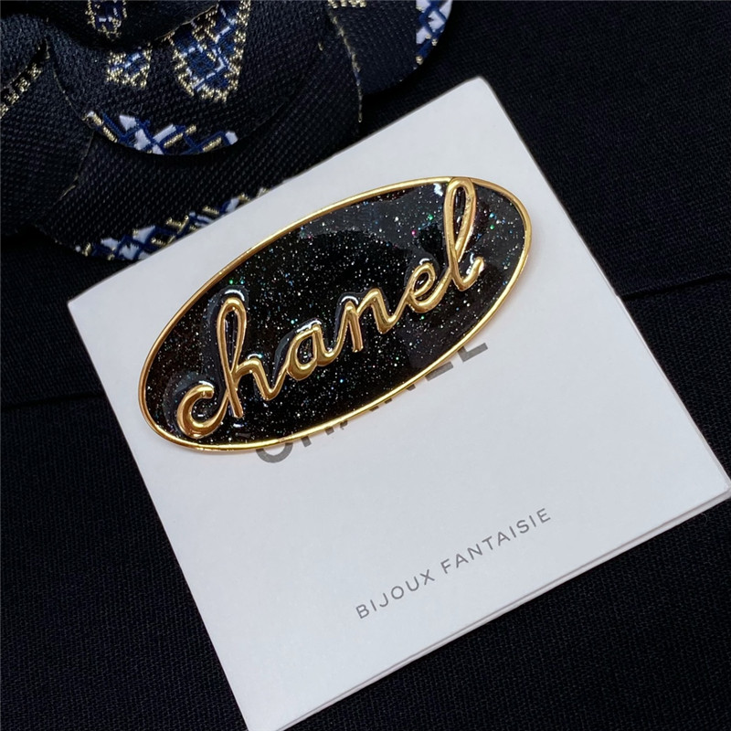 Ch**el english letter enamel brooch