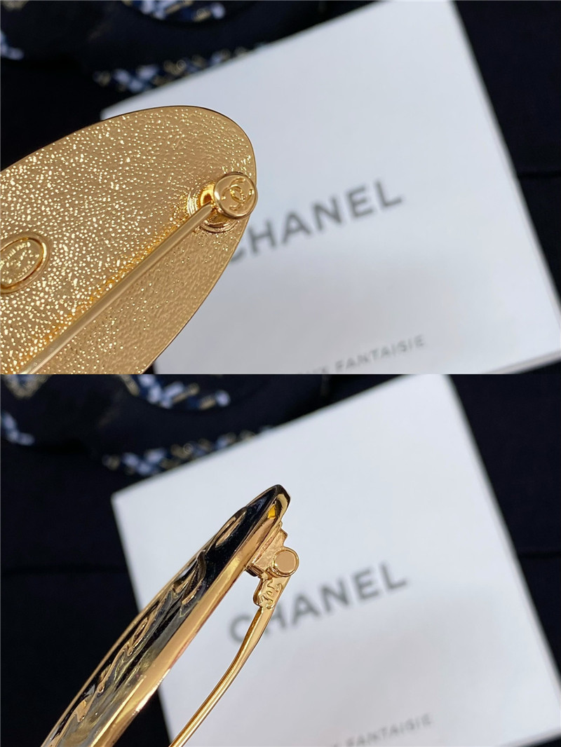 Ch**el english letter enamel brooch