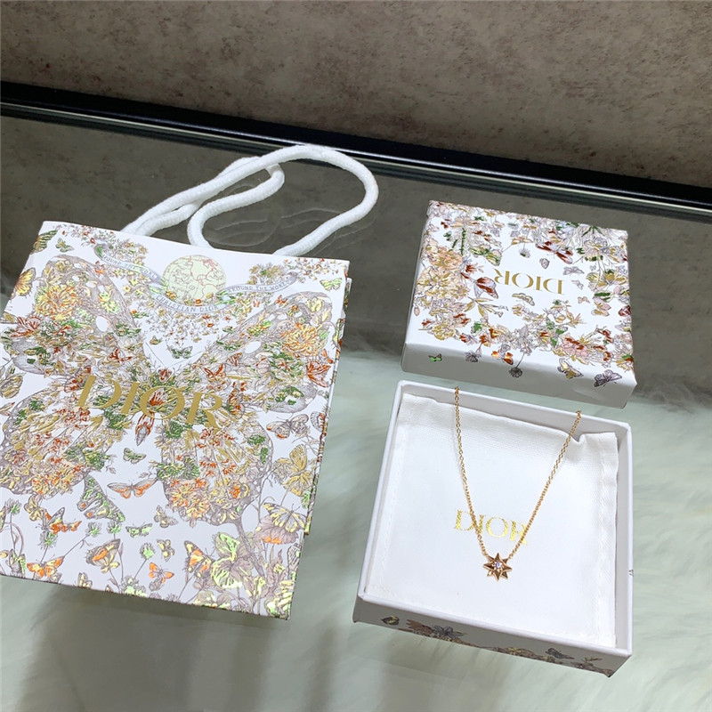 D10r 8-pointed star necklace