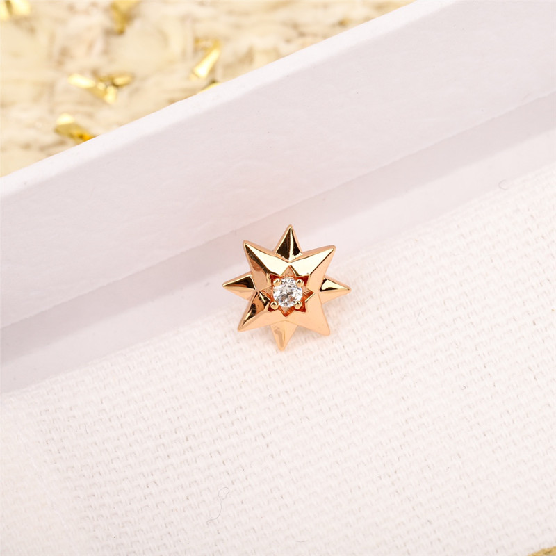 D10r classic compass rose pattern earrings