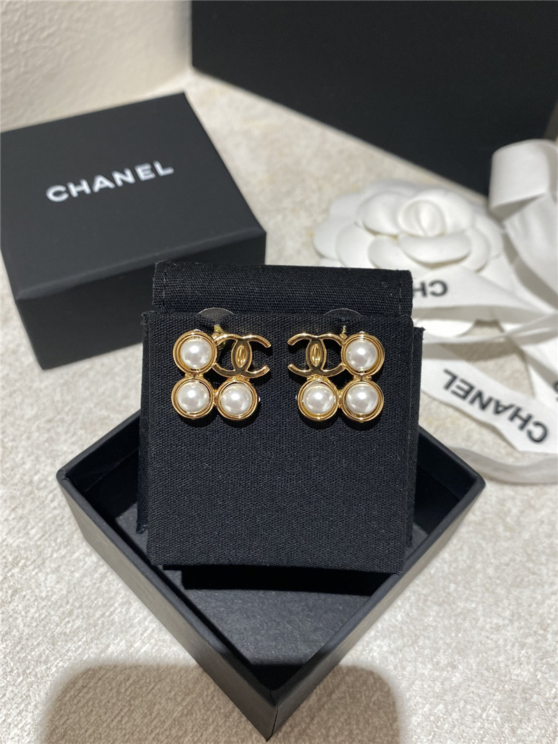 Ch**el three pearl earrings