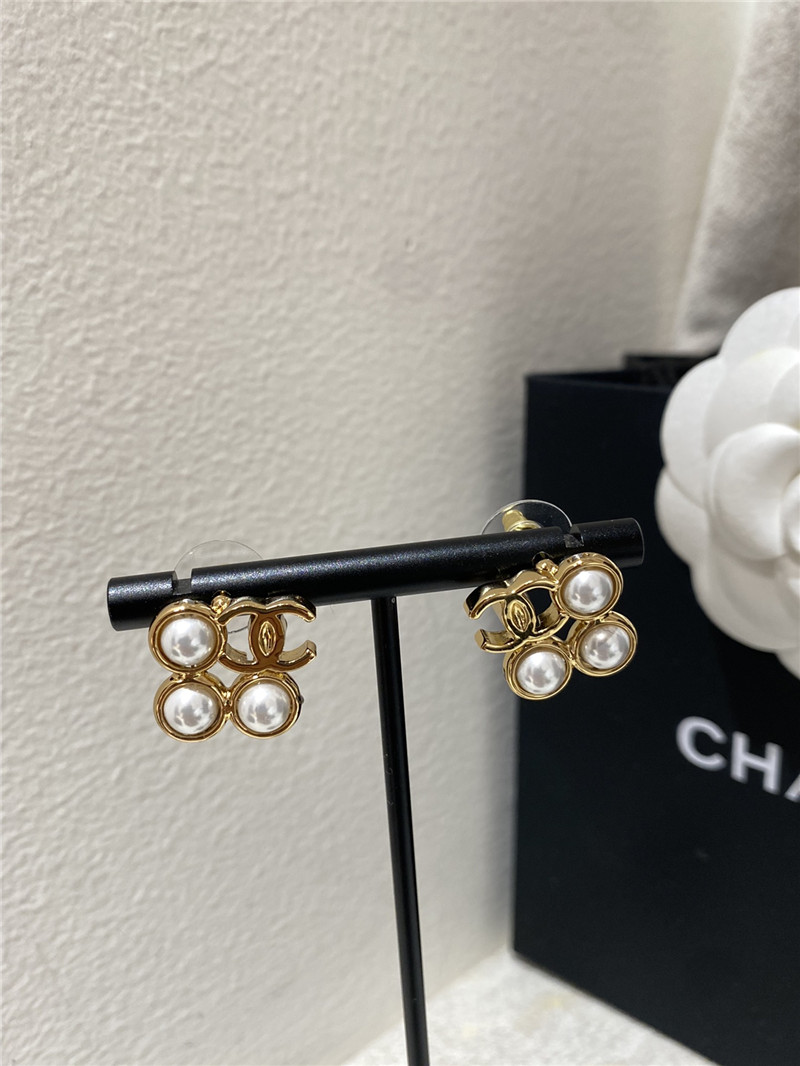 Ch**el three pearl earrings