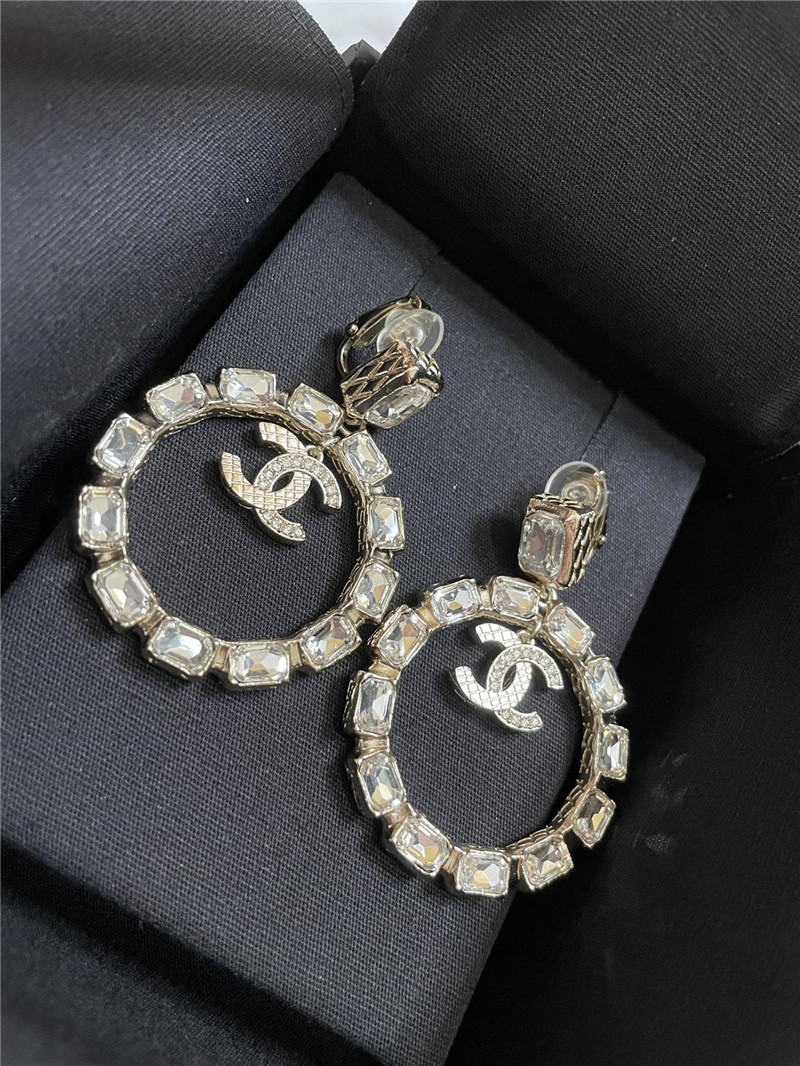 ch**el large D1am0nd ring ear clip