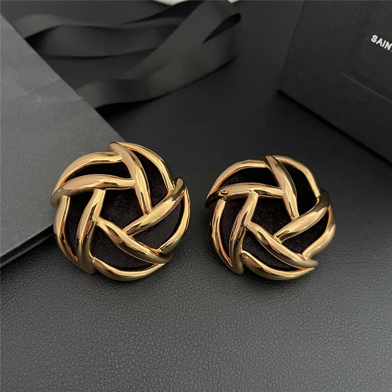 Y51 vintage floral ear clips