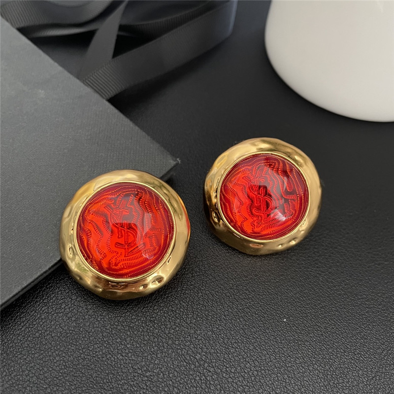 Y51 vintage red resin ear clip