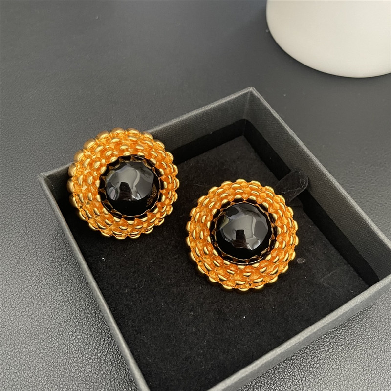 Y51 vintage resin ear clip