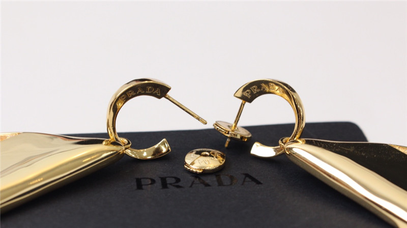 Pra*a new triangle earrings