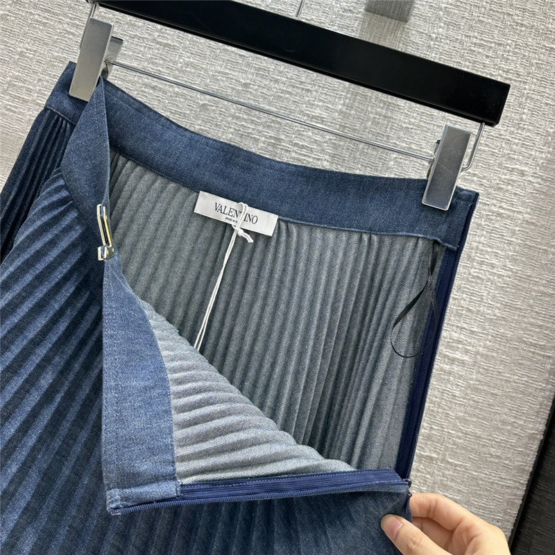 Va1e*ntin0 ach**elordion pleated denim skirt replica designer clothes