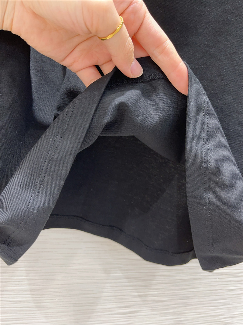 Va1e*ntin0 v-buckle hardware t-shirt replica designer clothes