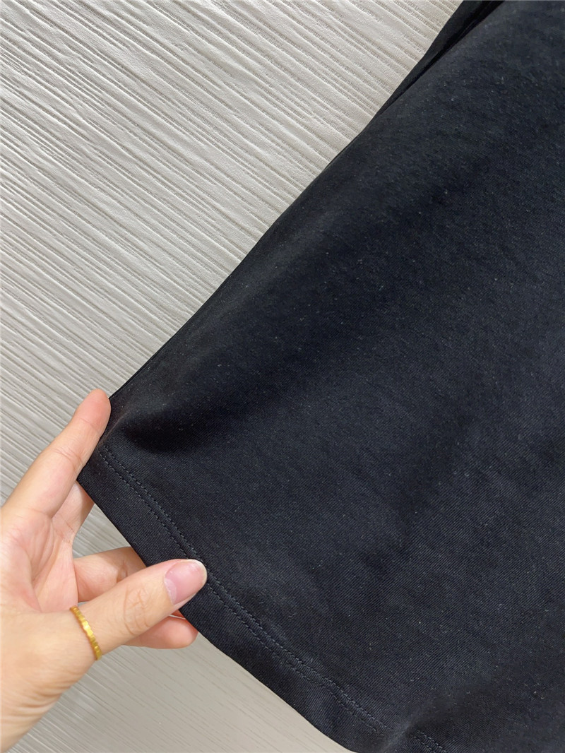 Va1e*ntin0 v-buckle hardware t-shirt replica designer clothes