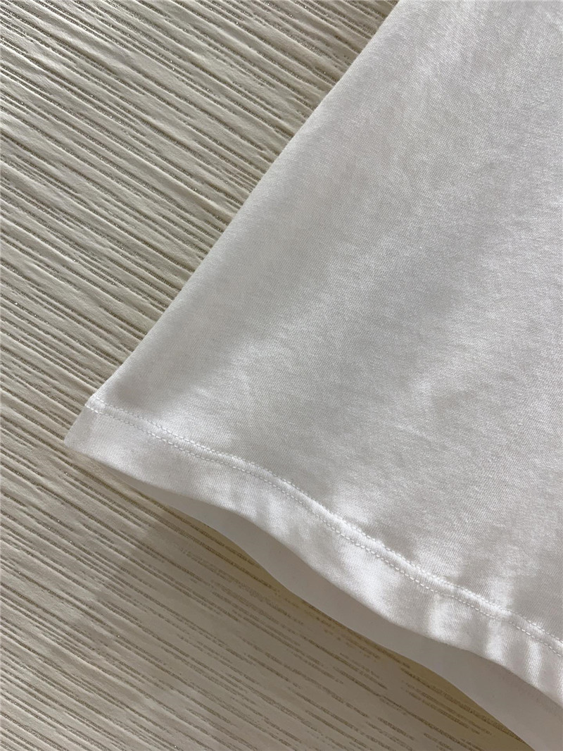 Va1e*ntin0 v-buckle hardware t-shirt replica designer clothes