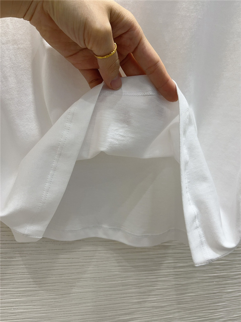 Va1e*ntin0 v-buckle hardware t-shirt replica designer clothes