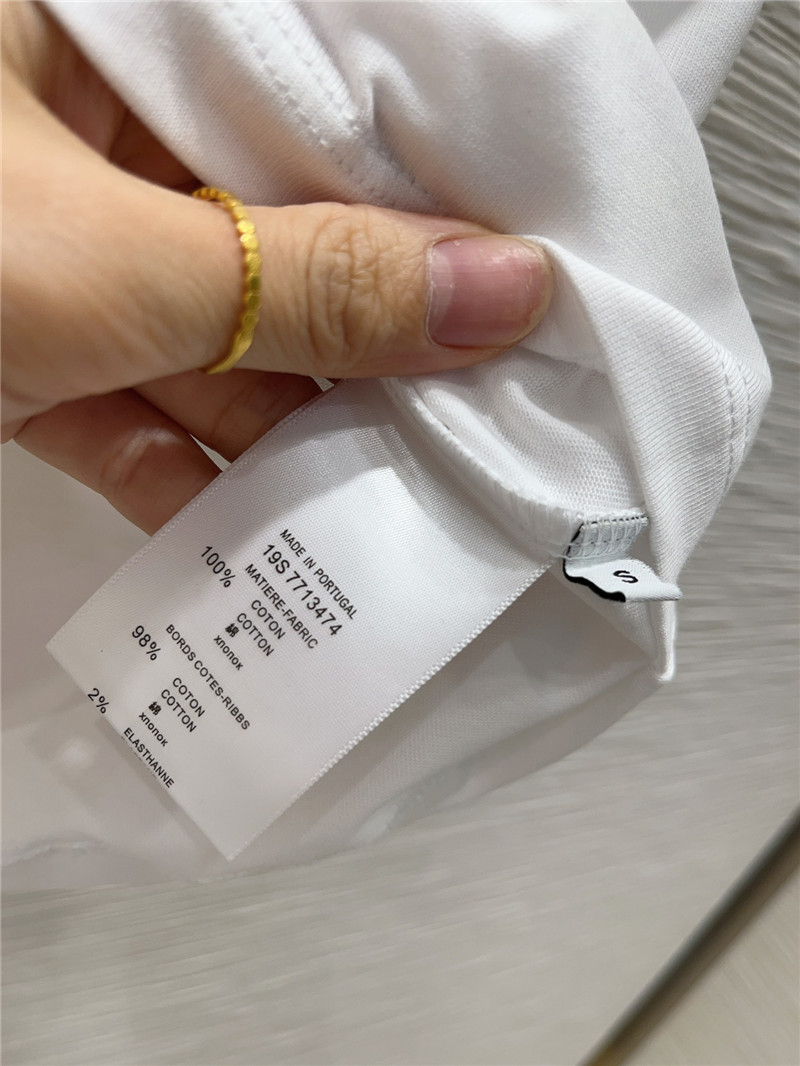 Va1e*ntin0 v-buckle hardware t-shirt replica designer clothes