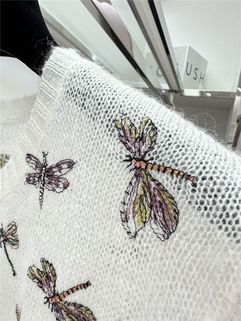 D10r embroidery dragonfly t-shirt in white