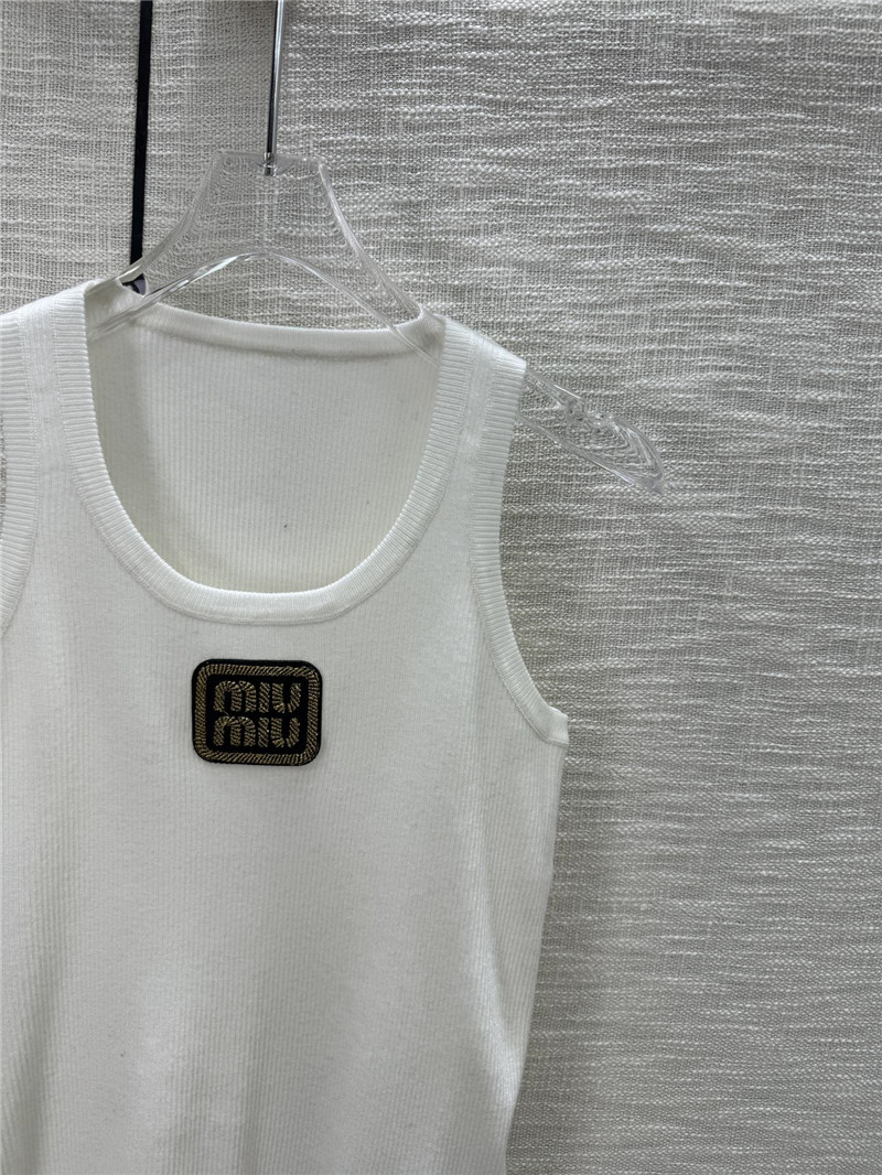 M1um1u gold thread logo knitted vest replicas clothes