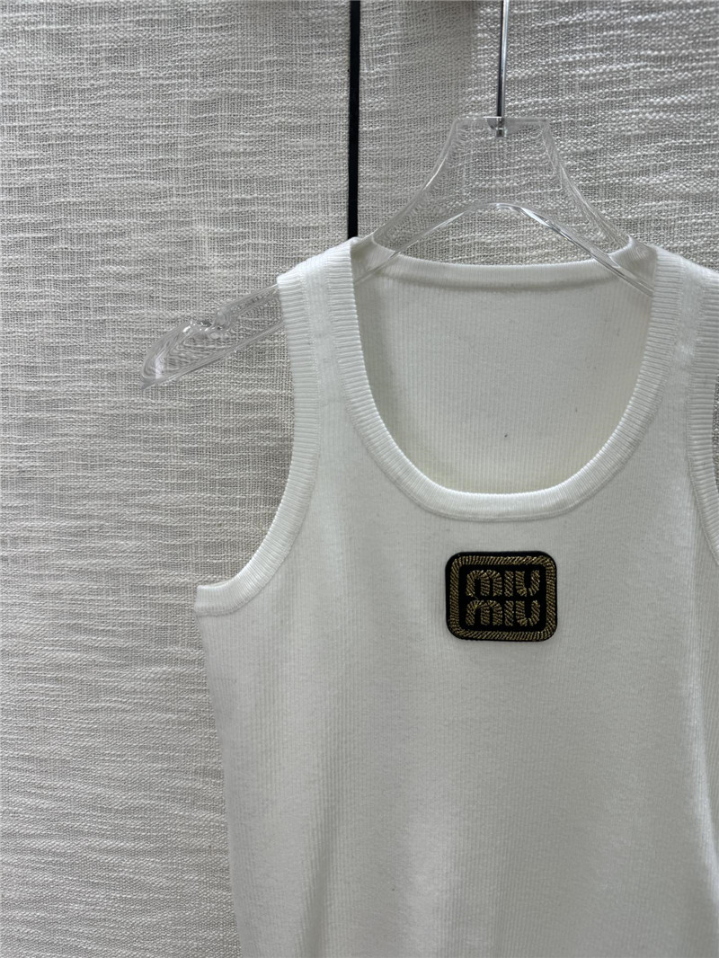 M1um1u gold thread logo knitted vest replicas clothes