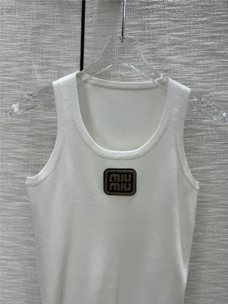 M1um1u gold thread logo knitted vest replicas clothes