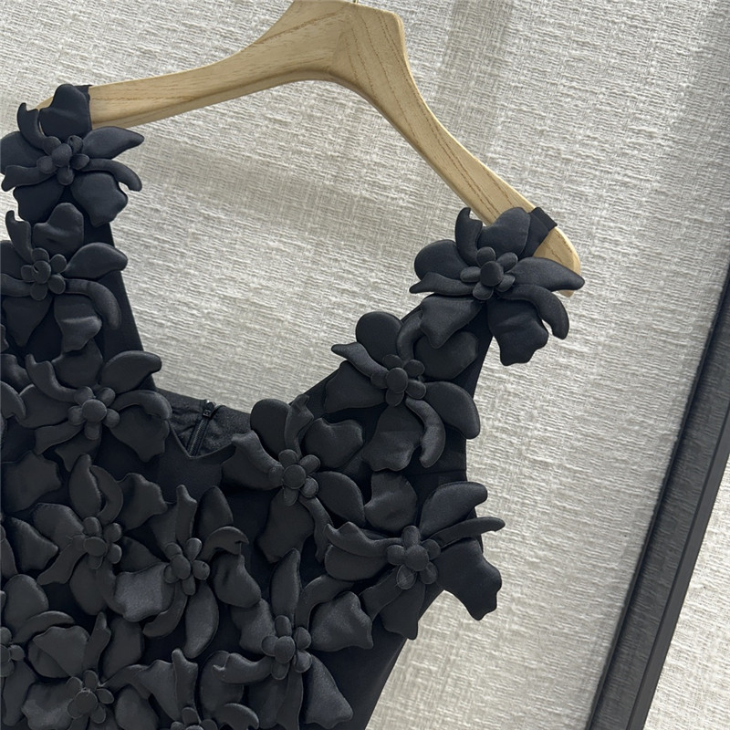 Va1e*ntin0 suspender black dress replica clothing