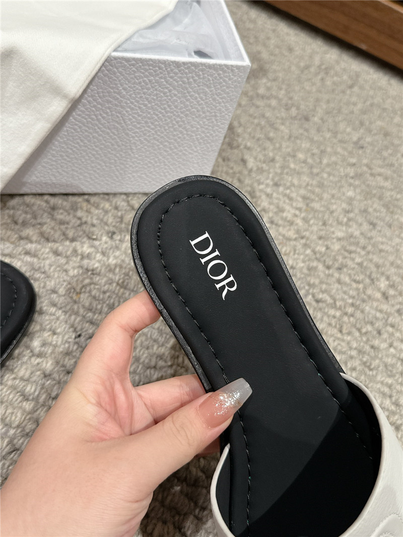 D10r d-club white leather slides