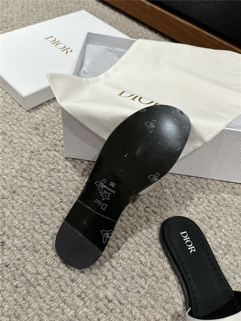 D10r d-club white leather slides