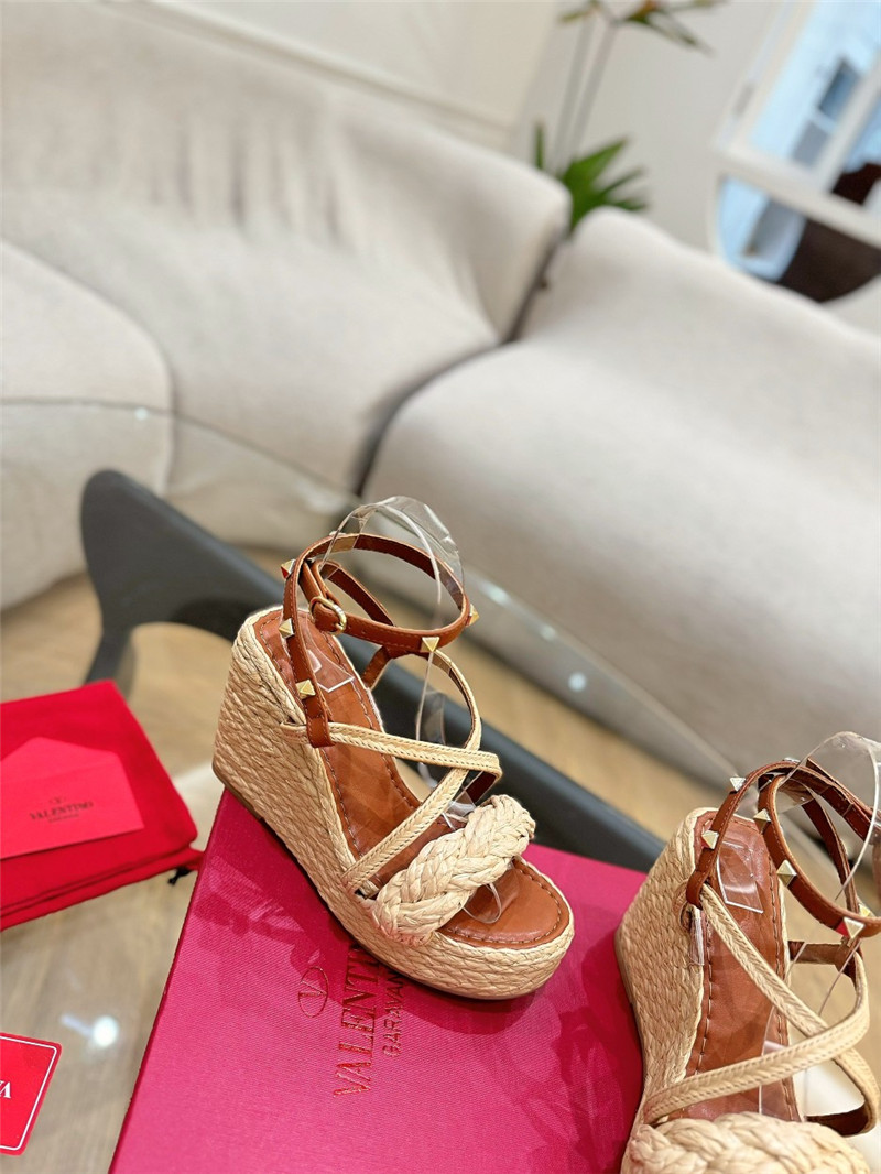 Va1e*ntin0 garavani rockstud brown raffia leather espadrille wedges