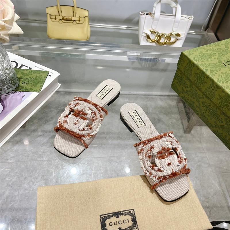 Gvc*1 interlocking g slide sandal brown canvas