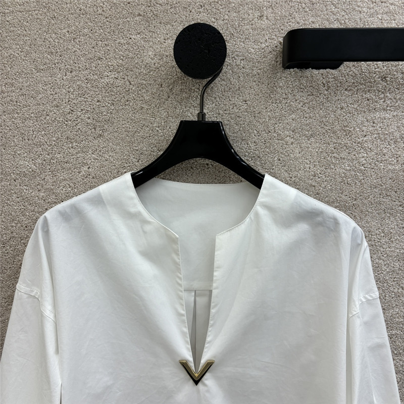 Va1e*ntin0 gold v logo shirt replica d&g clothing