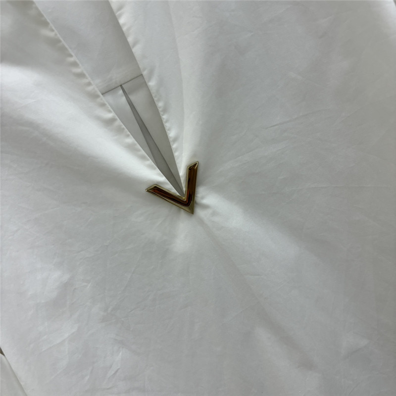 Va1e*ntin0 gold v logo shirt replica d&g clothing