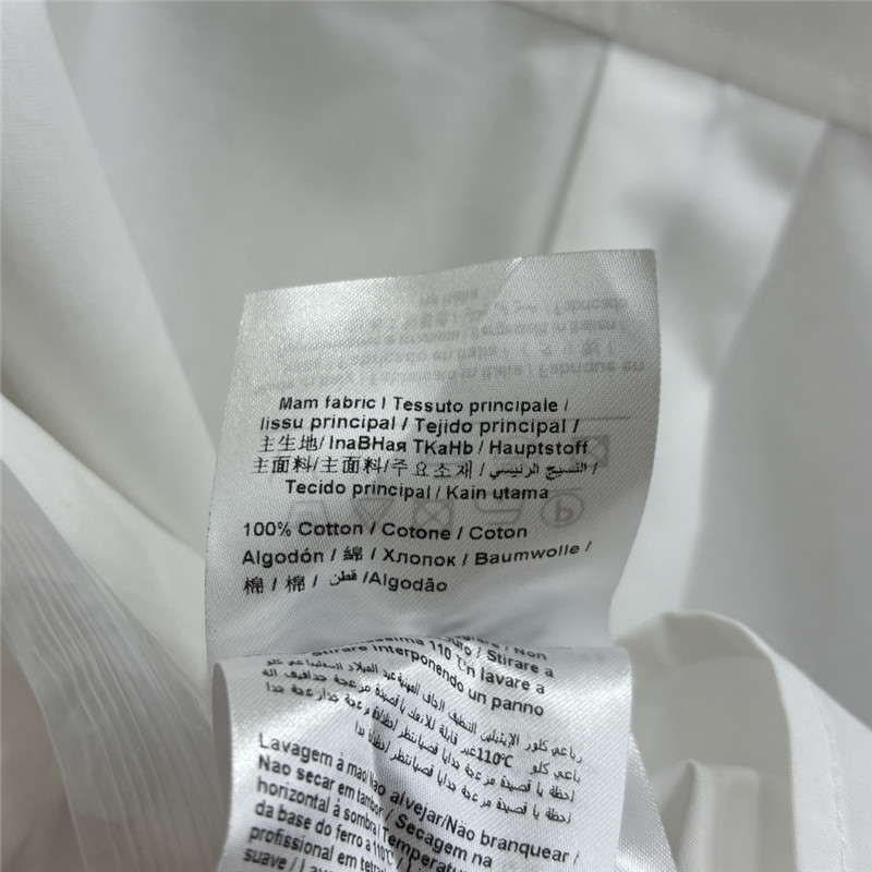 Va1e*ntin0 gold v logo shirt replica d&g clothing